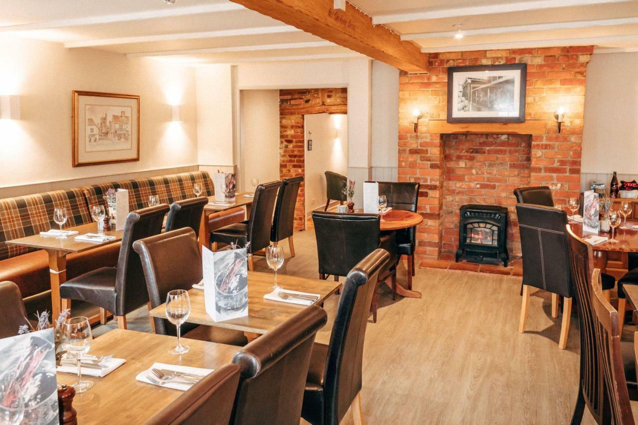 ホテル The Potters Arms アマーシャム エクステリア 写真